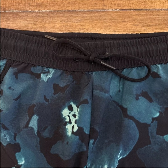 Fabletics Carrie Athletic Shorts Womens XS Green Black Drawstring Running - Picture 5 of 10